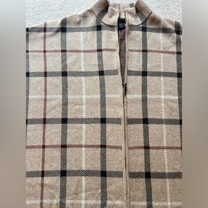 Women’s zip front XL sweater poncho.